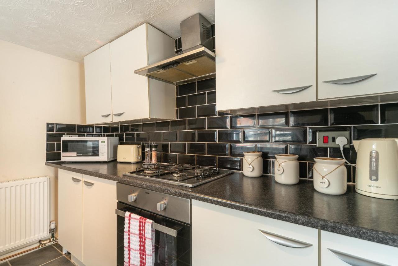 Jesouth 3 Bed Home In Central Hull -Garden Sleeps 6 Kingston upon Hull Buitenkant foto